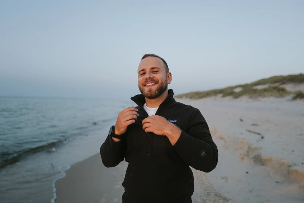 Tim Schneider am Strand, Portrait